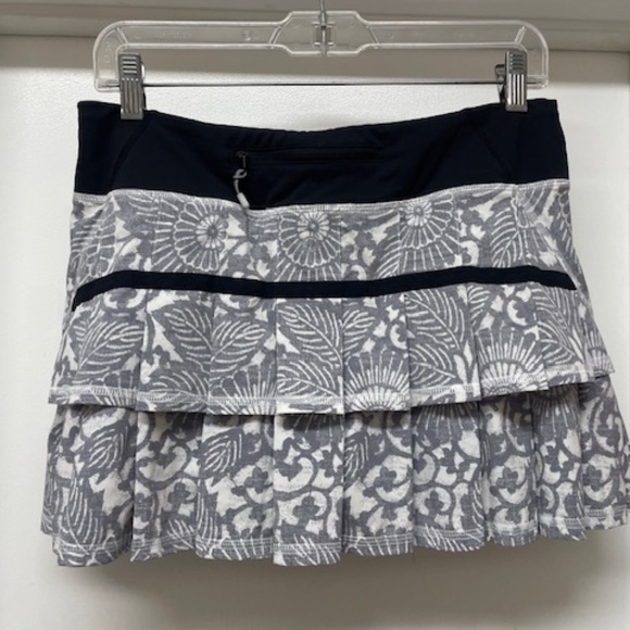 EUC LULULEMON Pace Setter Skirt Skort Beachy Floral White Fossil Black - Picture 6 of 10
